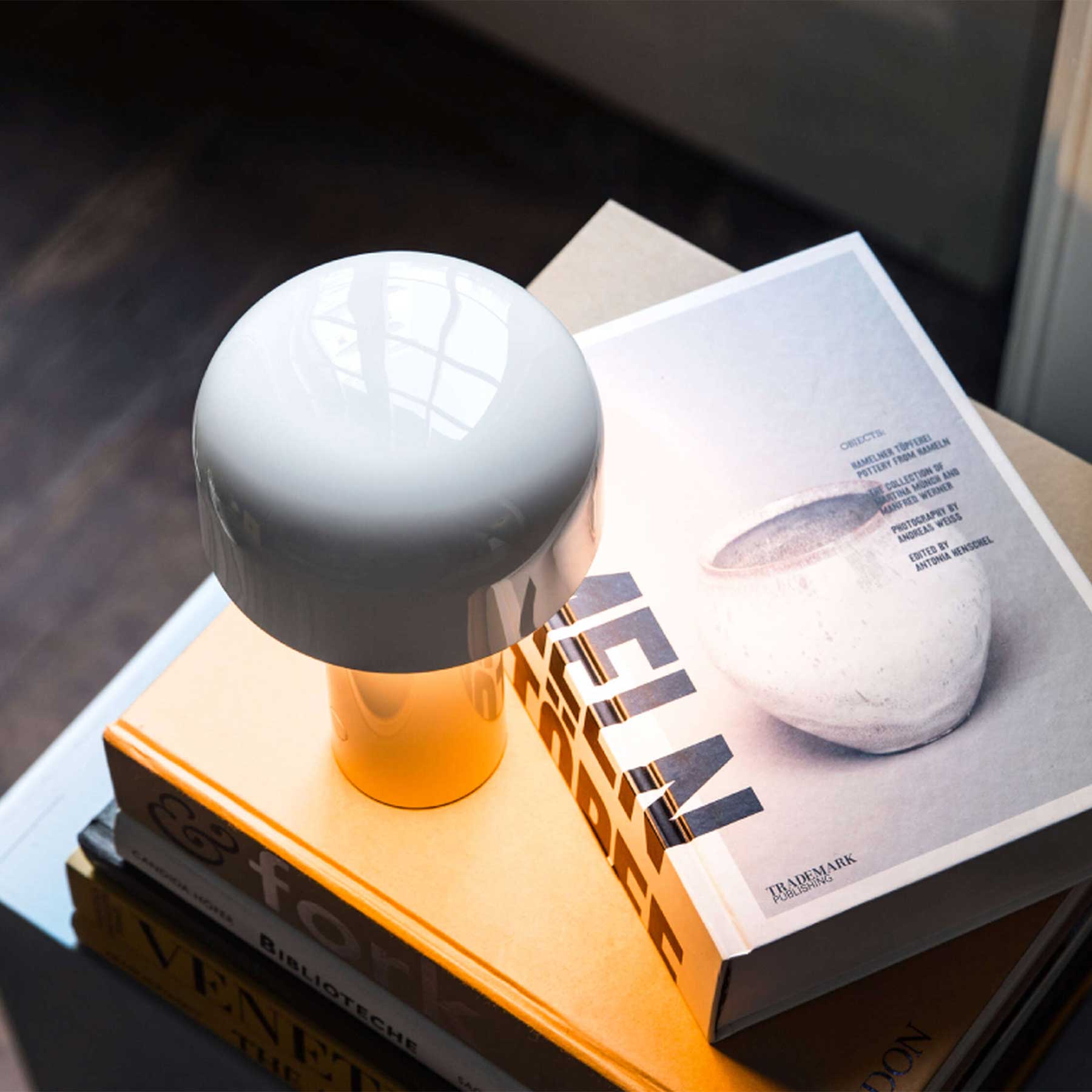 Flos Bellhop LED stolní přenosné svítidlo