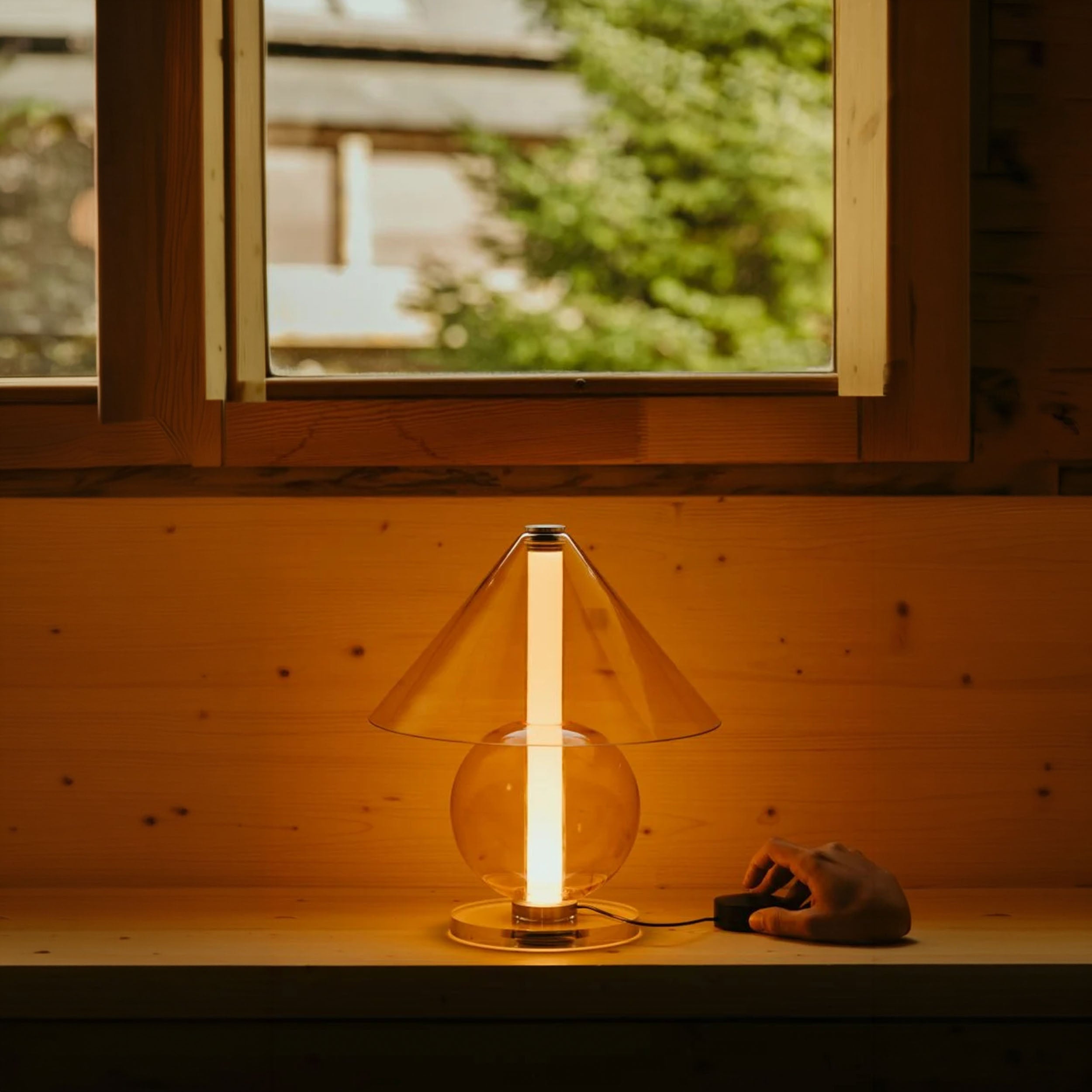 Marset Fragile LED stolní svítidlo