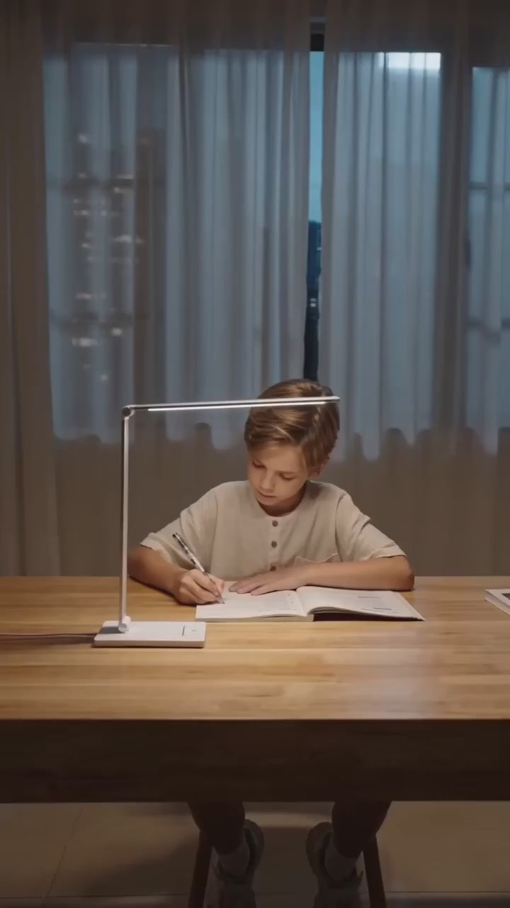 Учитај видео: Nia Square LED